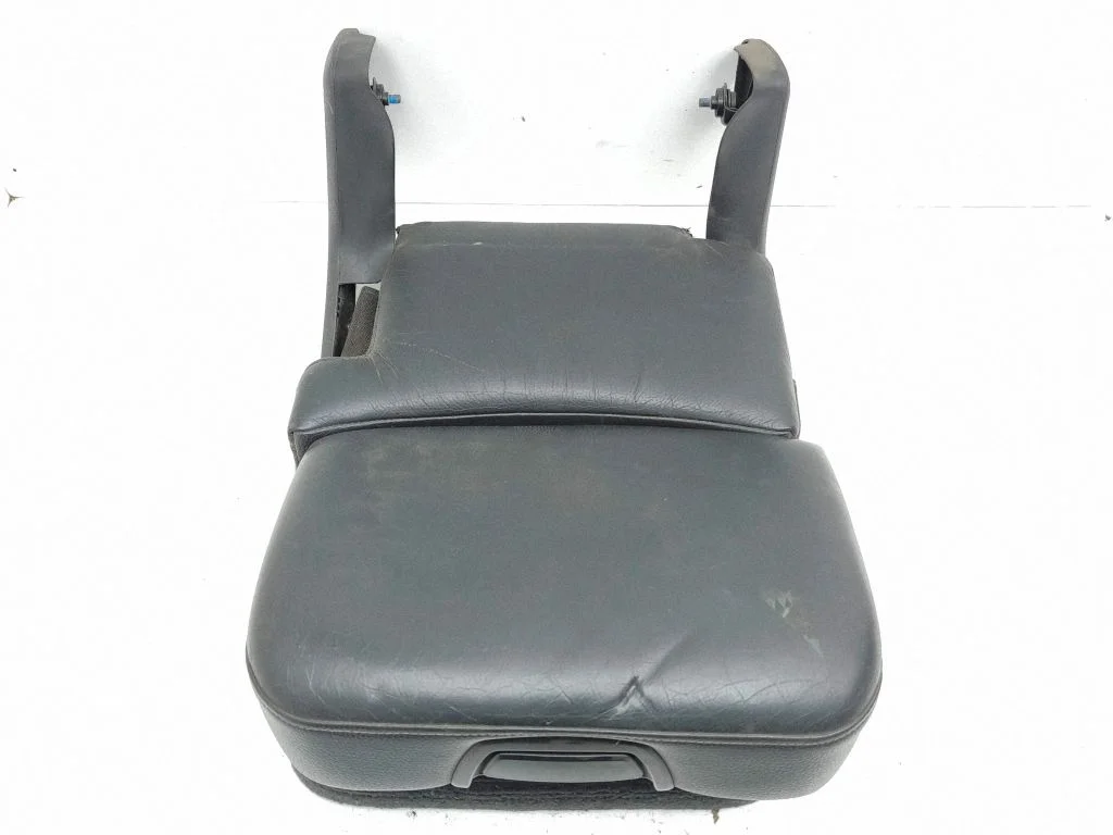 Rear seat – centre