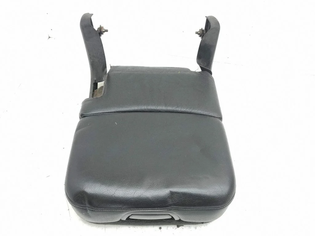 Rear seat – centre