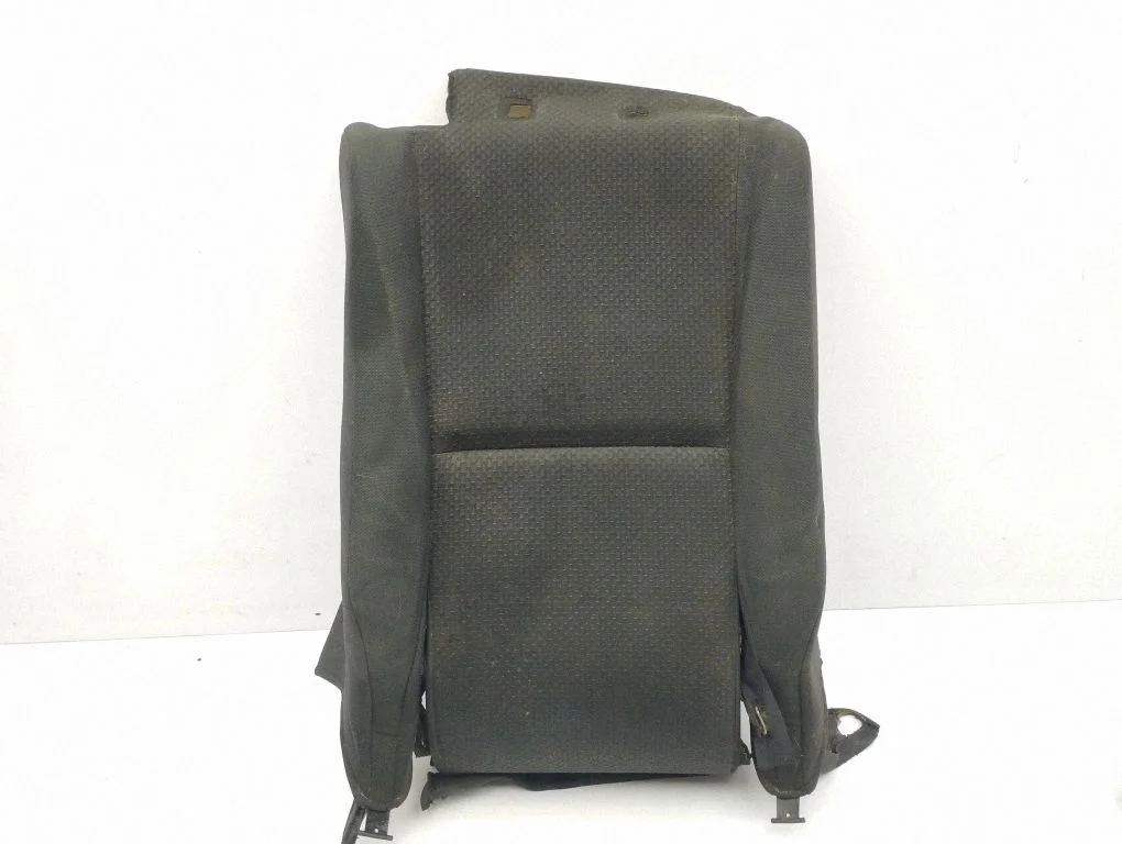 Rear seat – centre