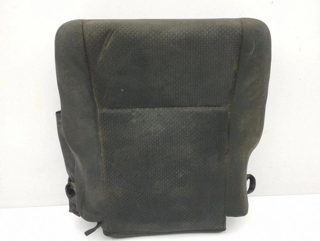 Rear seat – centre