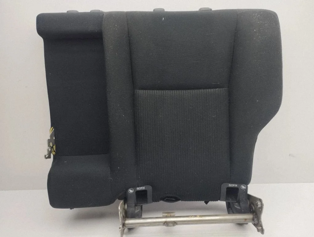 Rear seat – centre