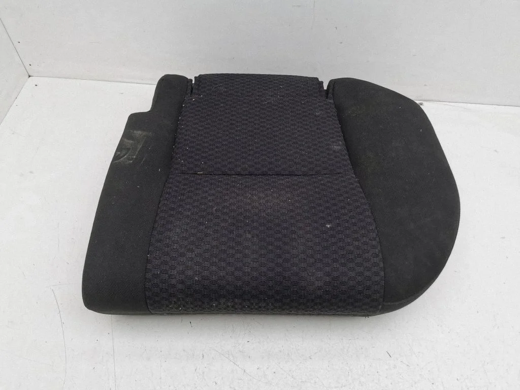 Aizmugurējais sēdeklis – kreisā