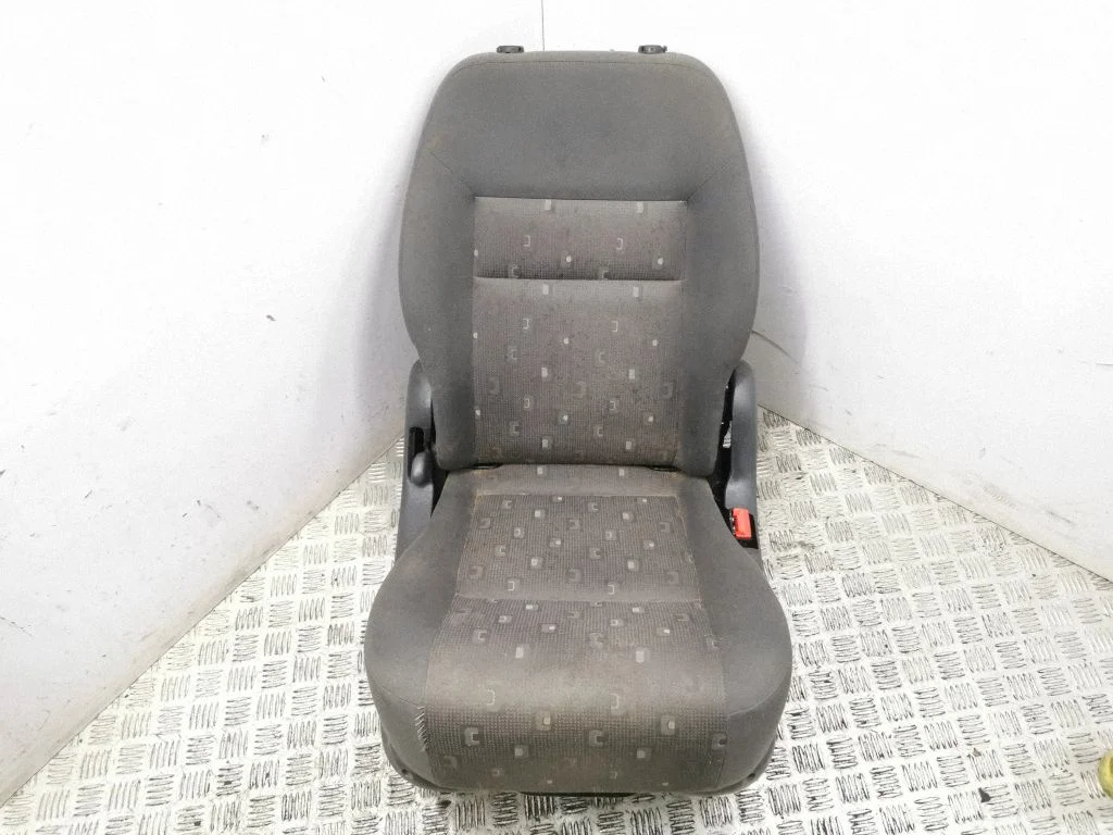 Rear seat – centre