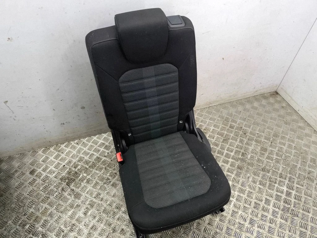 Rear seat – left