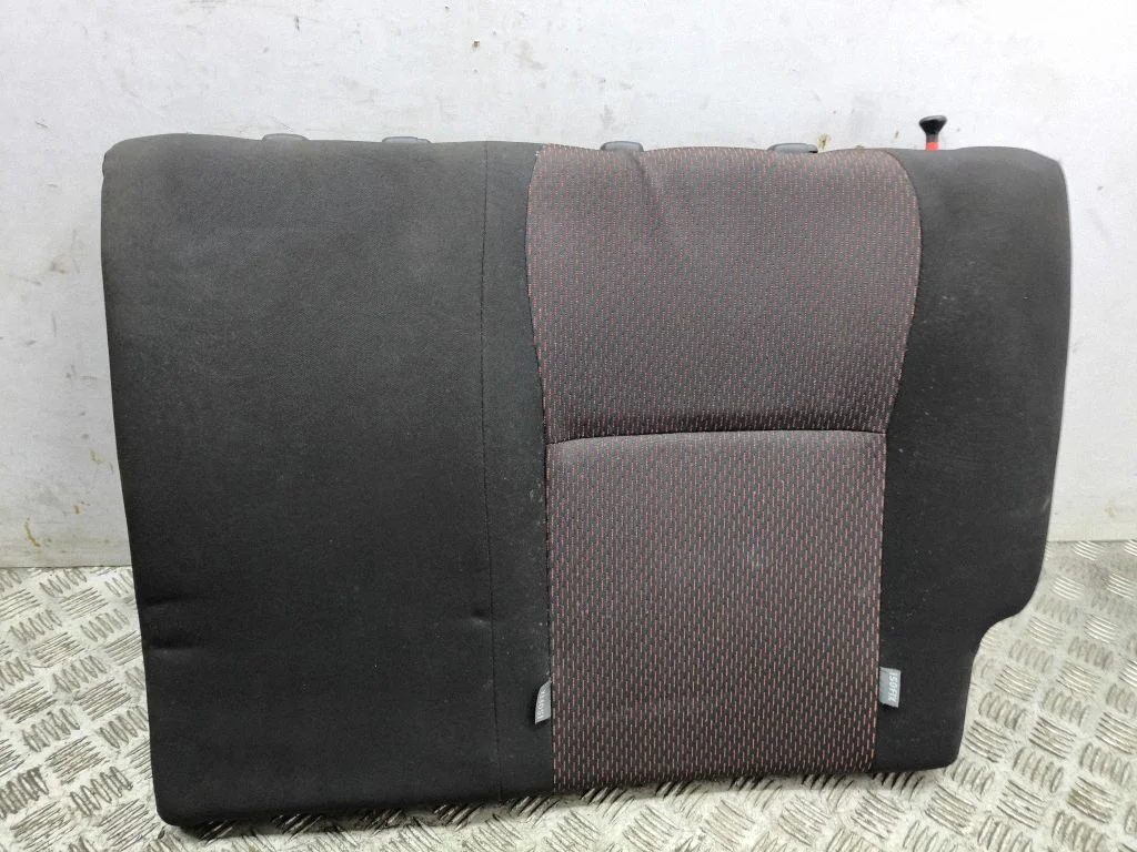Rear seat – left
