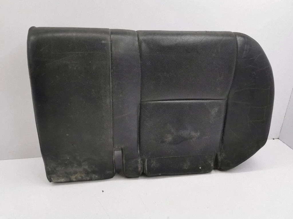 Rear seat – right