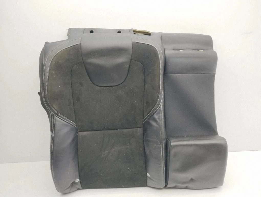 Rear seat – right