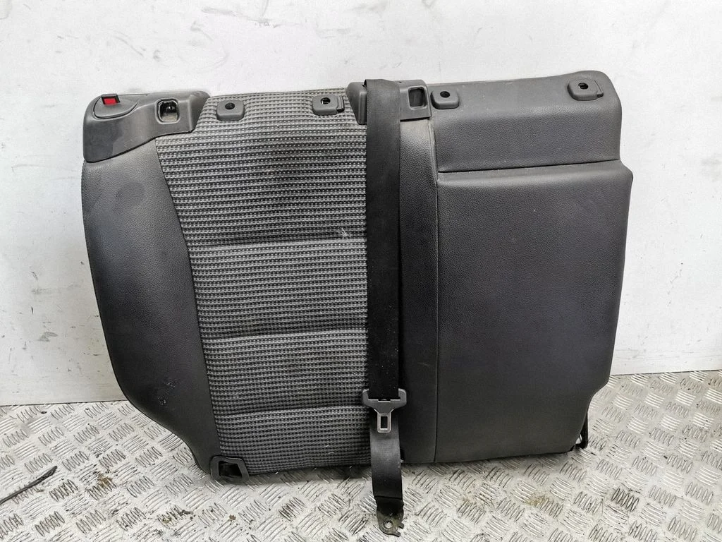 Rear seat – right