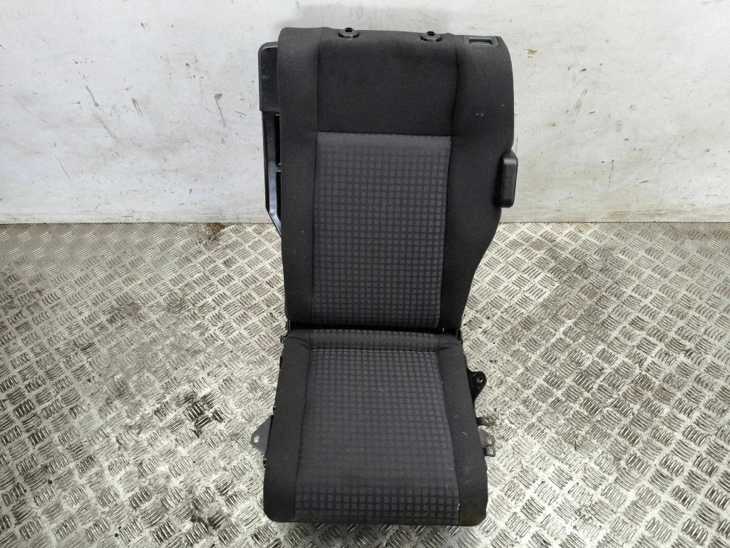 Kolmas istmerida – Opel Zafira A (1999-2005)