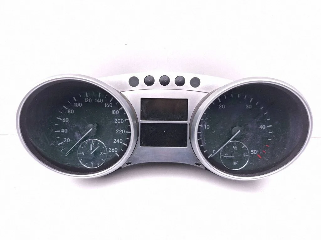 Speedometer (instrument cluster) A2515402648