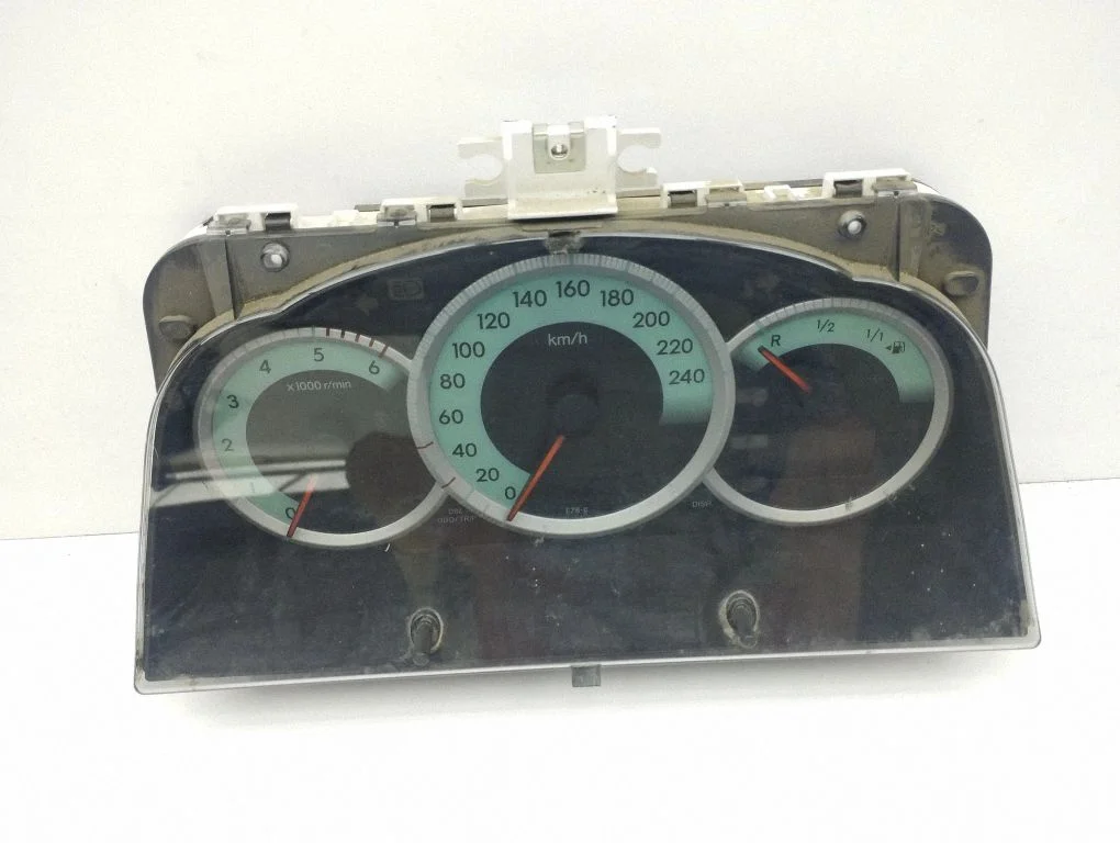 Spidometrs (instrumentu panelis) – Toyota Corolla Verso AR10 (2004-2009)