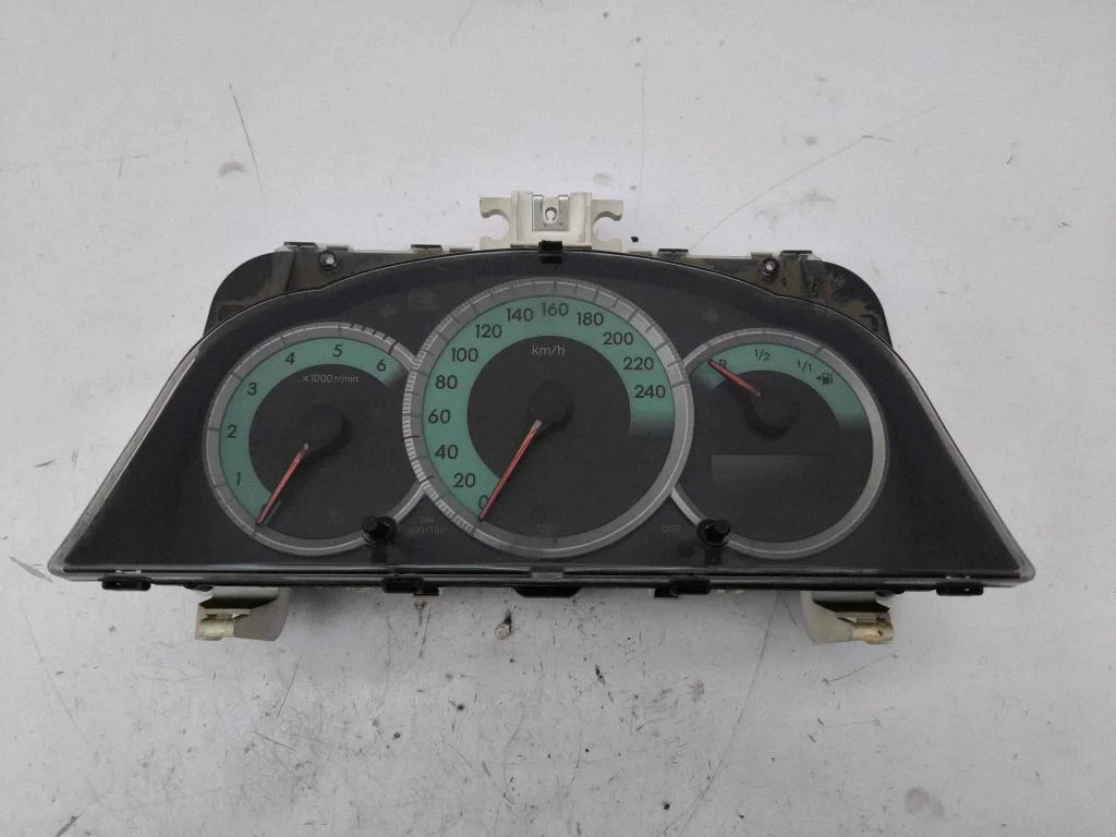 Spidometrs (instrumentu panelis) – Toyota Corolla Verso AR10 (2004-2009)