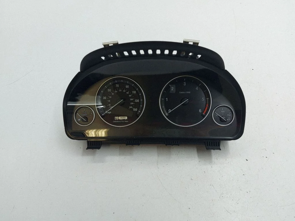 Speedometer (instrument cluster) 928048501