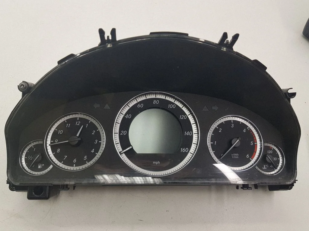 Speedometer (instrument cluster) A2129002709