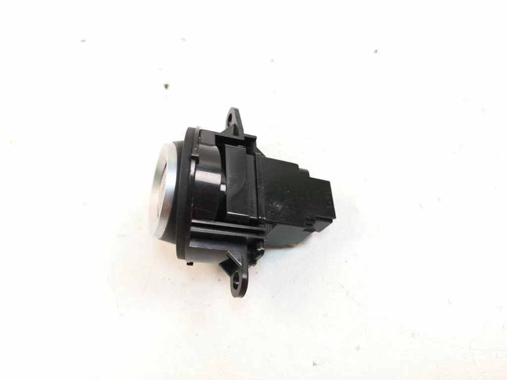 Motora iedarbināšanas poga (slēdzis) M26983