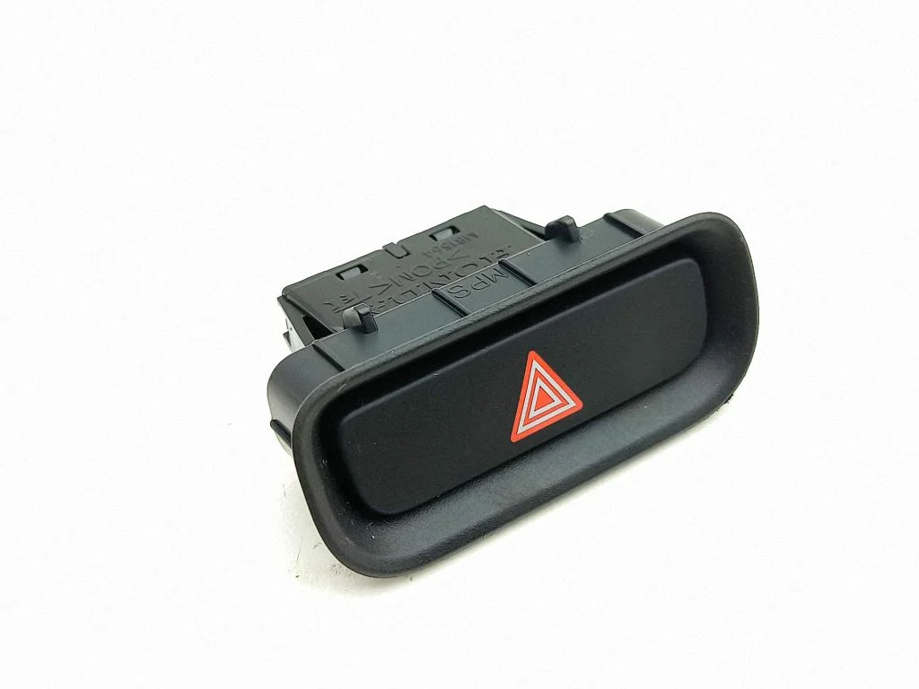 Avārijas gaismu slēdzis M81564