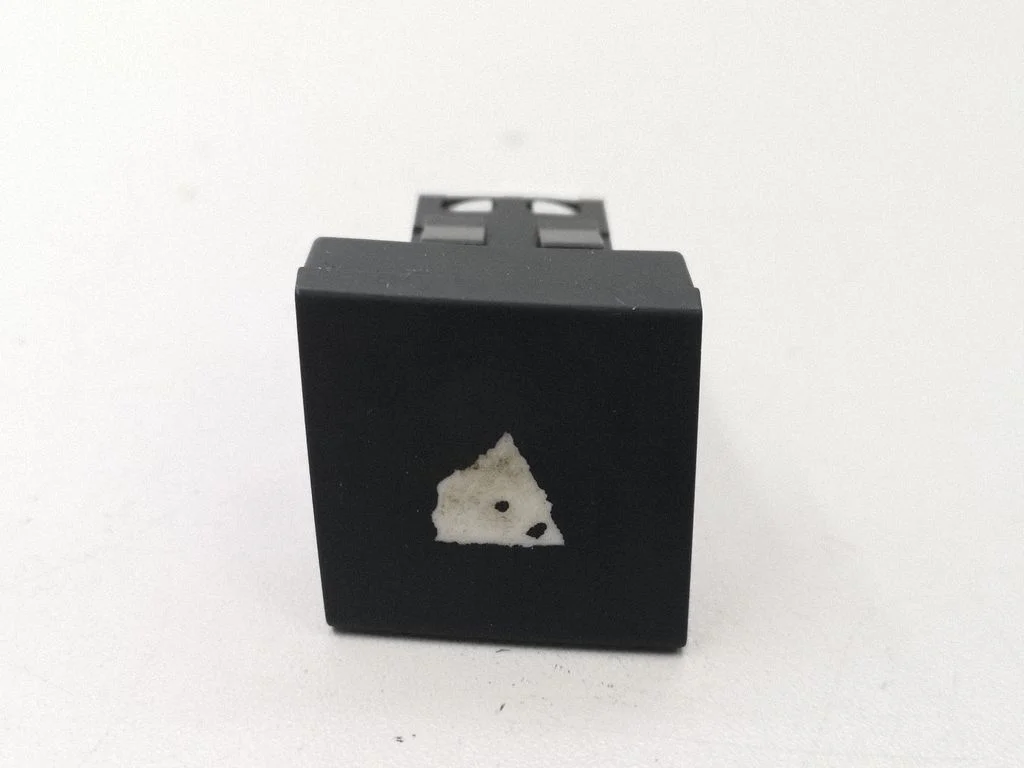 Hazard light switch 96662380