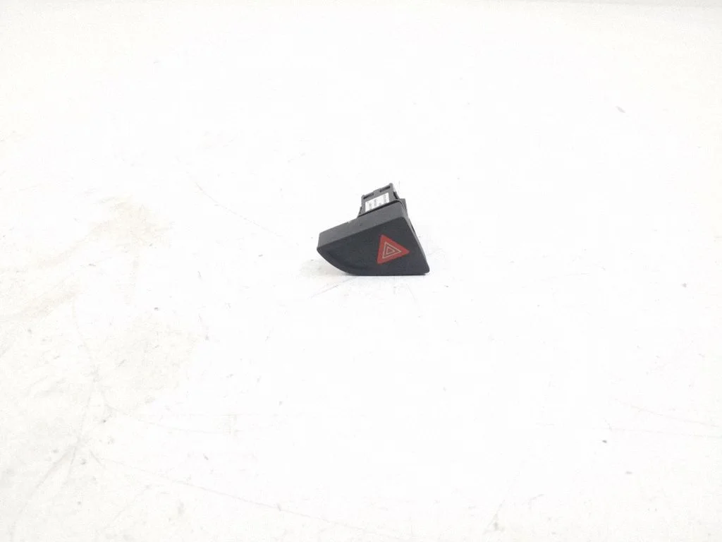 Hazard light switch 96617400KR