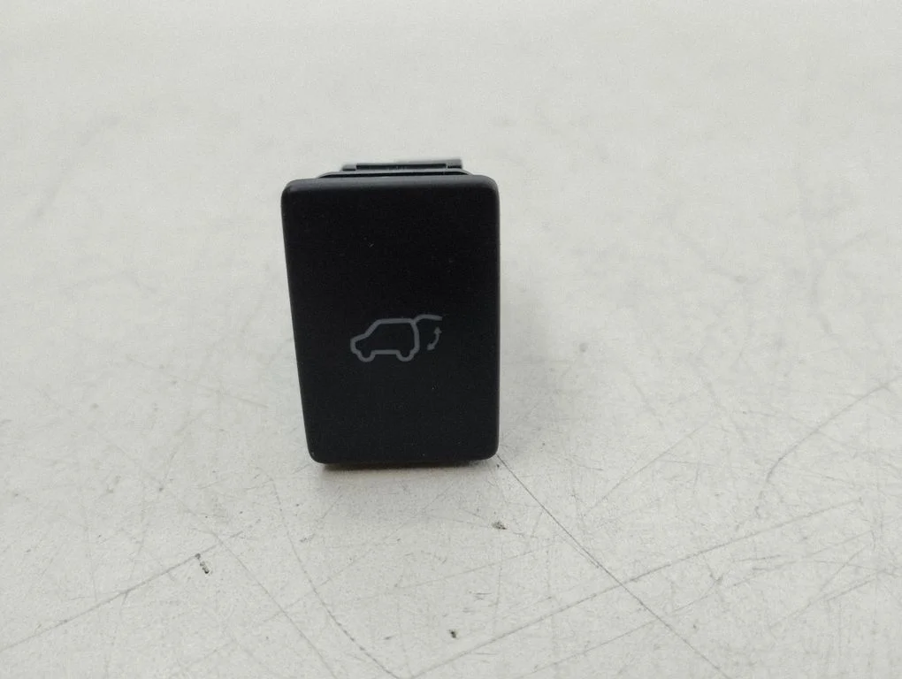 Tailgate/boot open switch button – Toyota RAV 4 (XA40) (2012-2018)