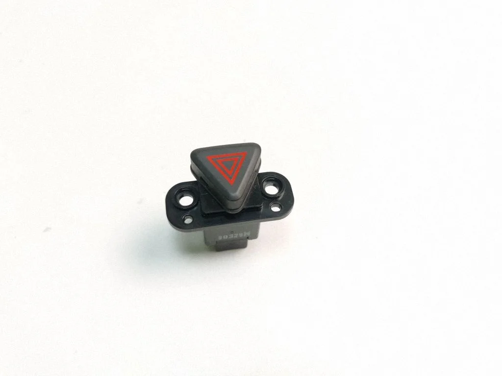 Hazard light switch 95282258