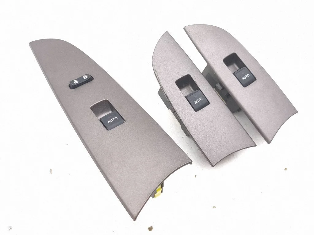 Electric window control switch 7423153330