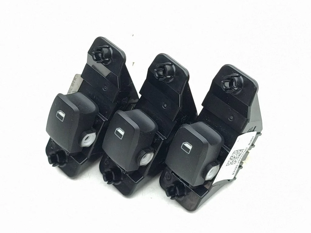 Electric window control switch 93580J9000