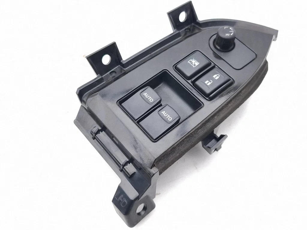 Elektrisko logu slēdzis 83061CA030