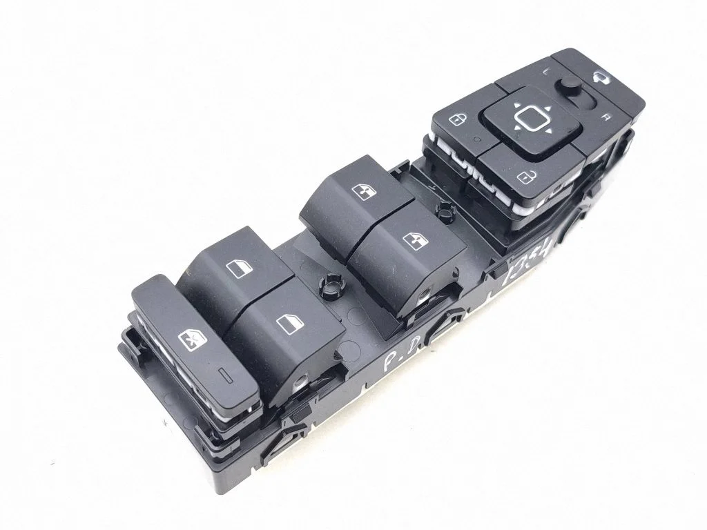 Electric window control switch 93571AT870