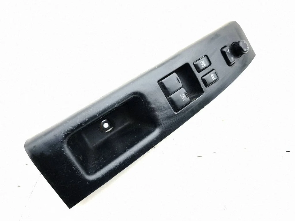 Electric window control switch – front right