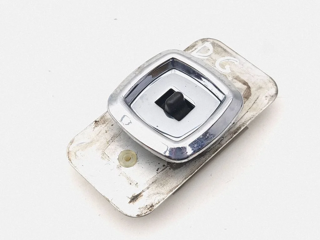 Electric window control switch – Rolls-Royce Silver Spur (1980-1998), rear right