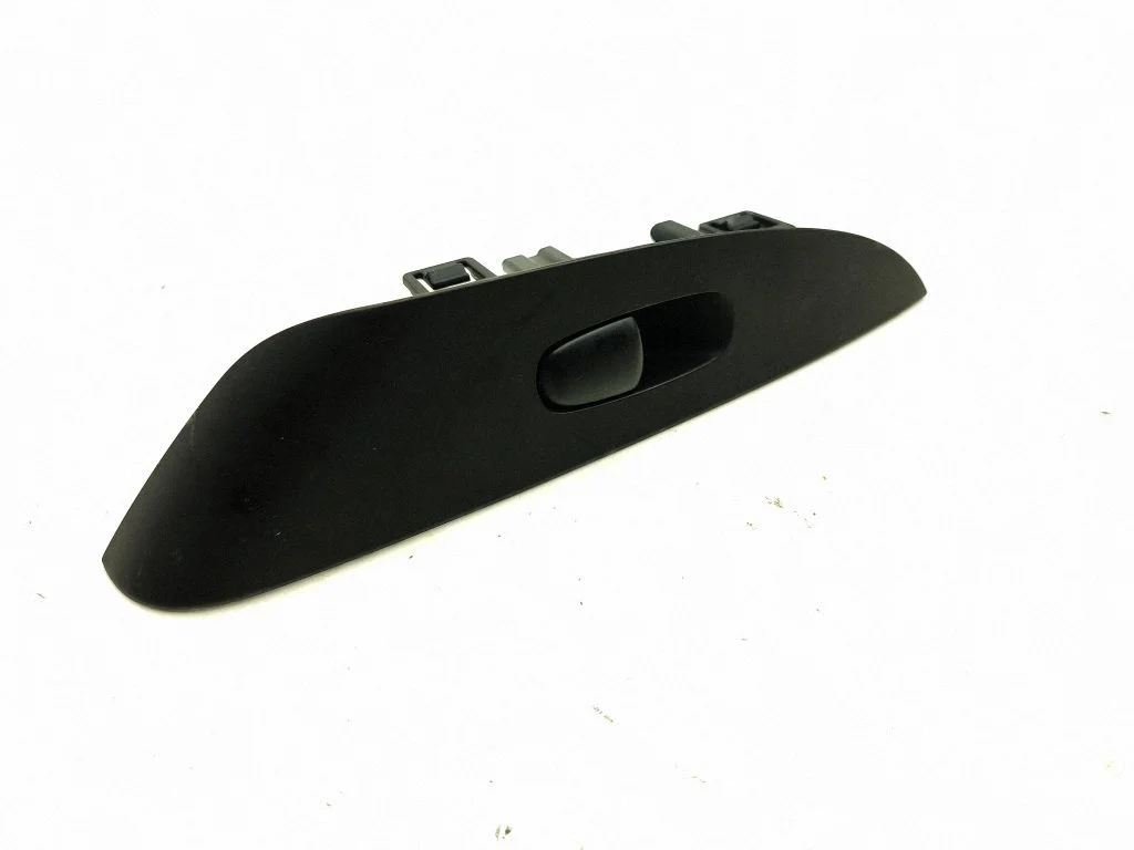 Electric window control switch 82960