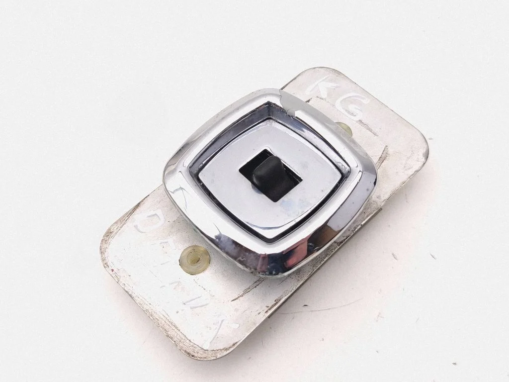 Electric window control switch – Rolls-Royce Silver Spur (1980-1998), rear left