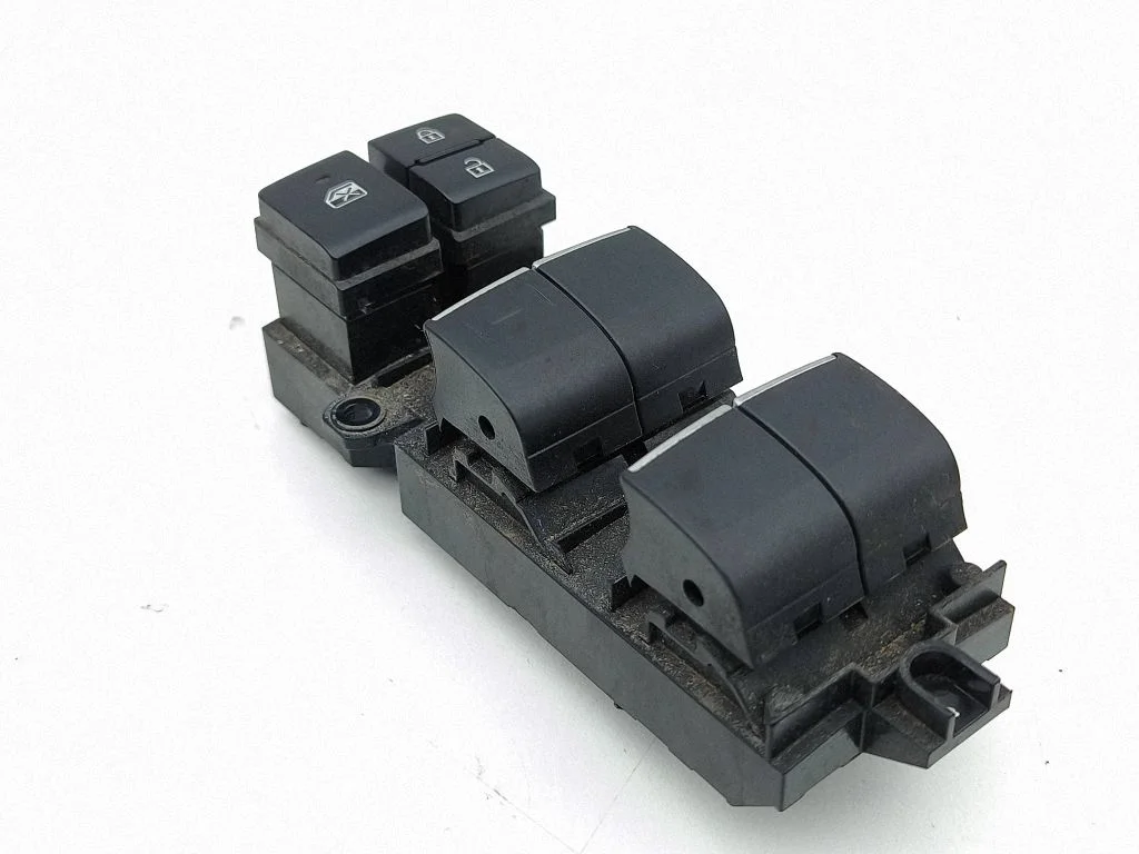 Przełącznik szyb elektrycznych 8404042030
