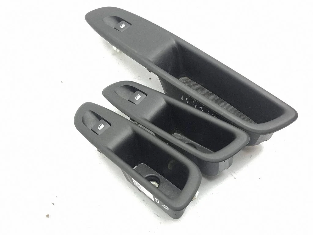 Electric window control switch 7357709250