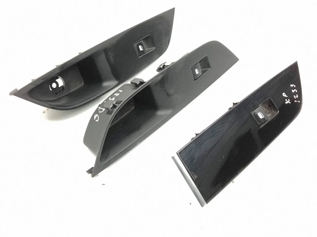 Electric window control switch 84381001