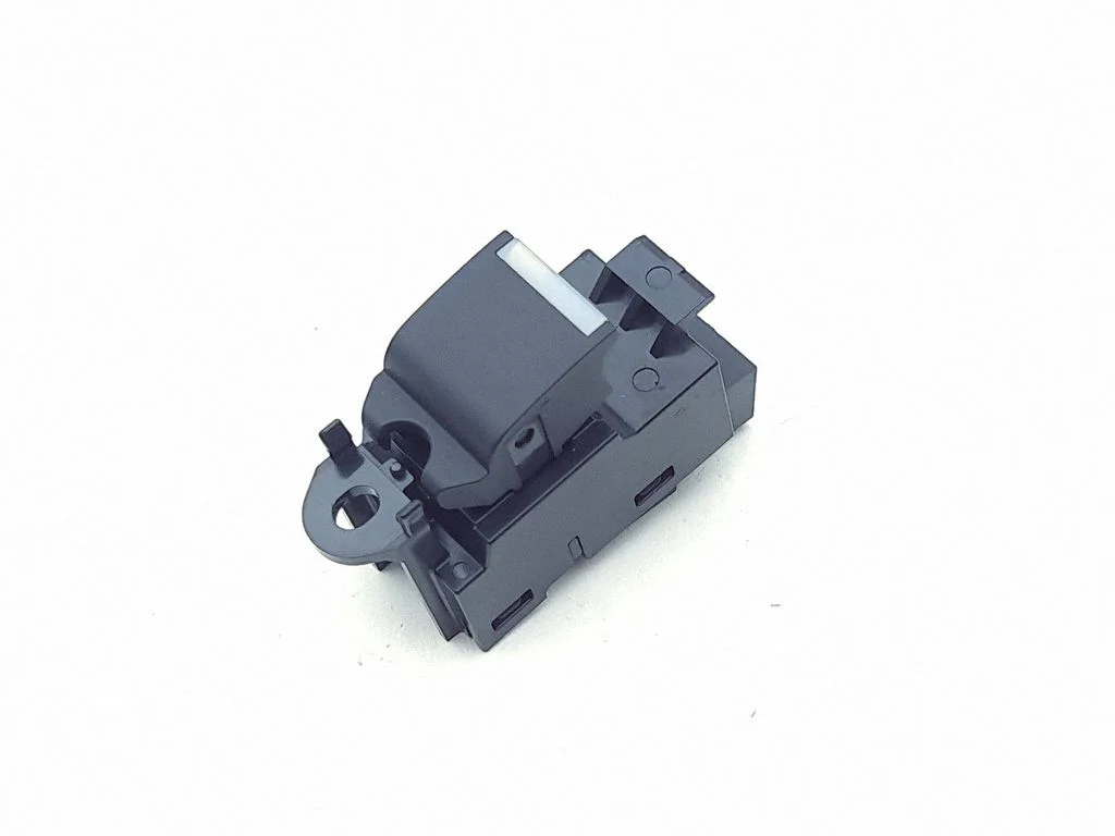 Elektrisko logu slēdzis FK7214717AB