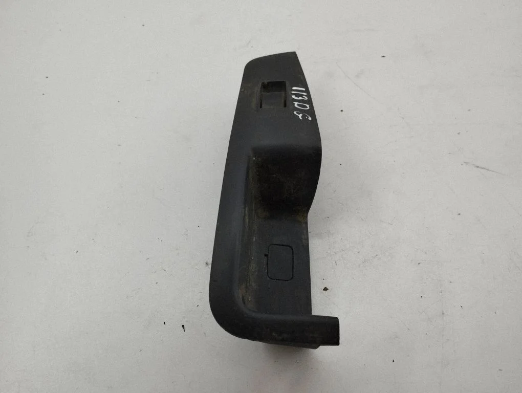 Electric window control switch 8608A183