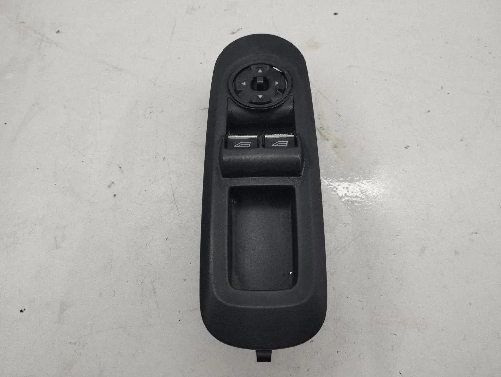 Electric window control switch 7S7T14A132CB