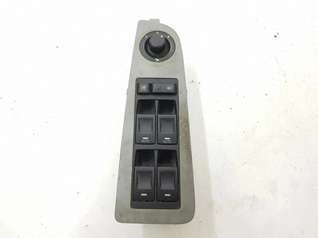 Elektrisko logu slēdzis P04602736AA