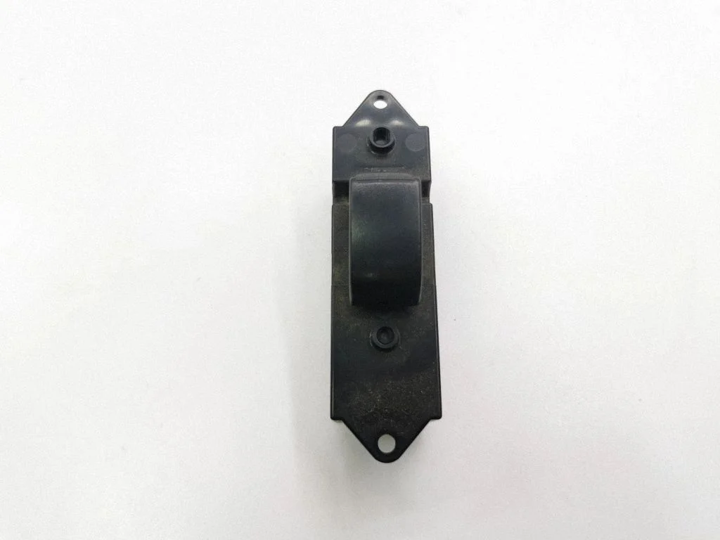 Electric window control switch 8608A063