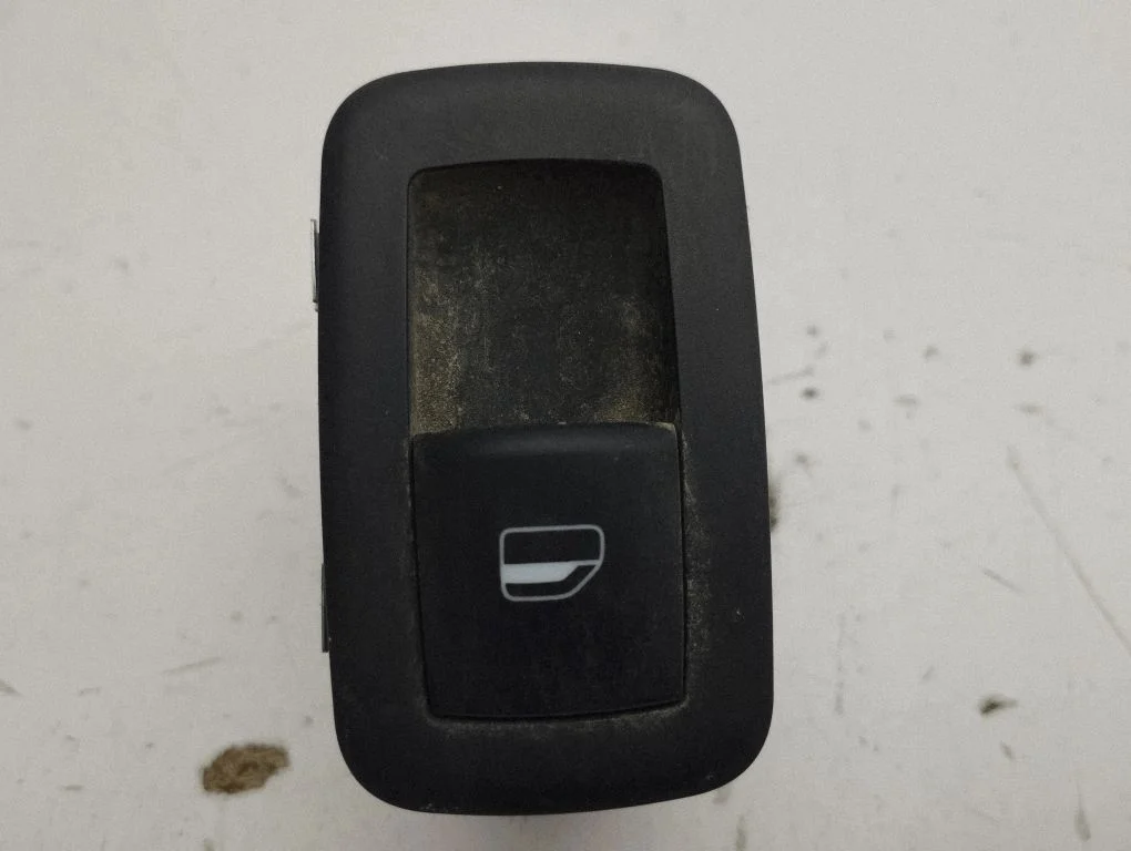 Electric window control switch 10032637