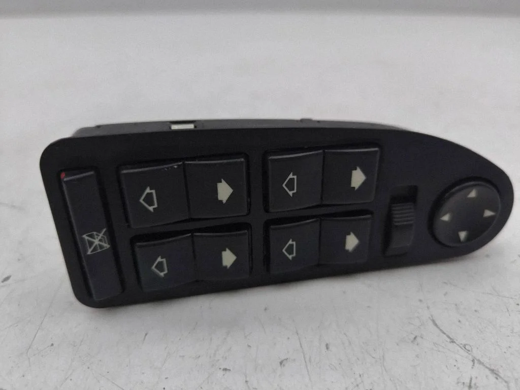 Electric window control switch 6904306