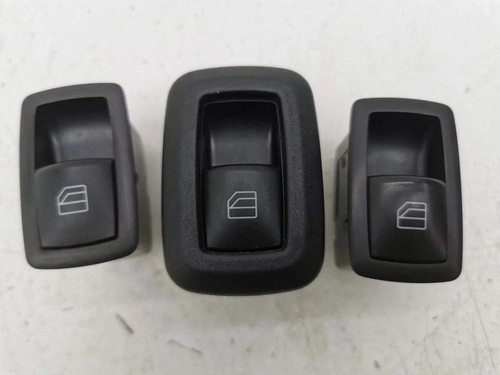 Electric window control switch A2518200510
