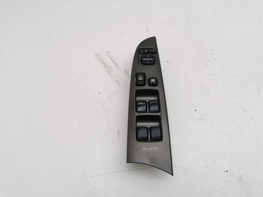Electric window control switch 8404053080