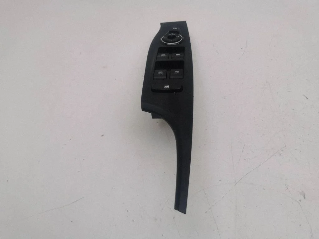 Electric window control switch 935703Z050