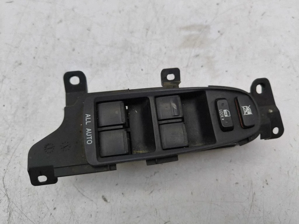 Electric window control switch 8404030120