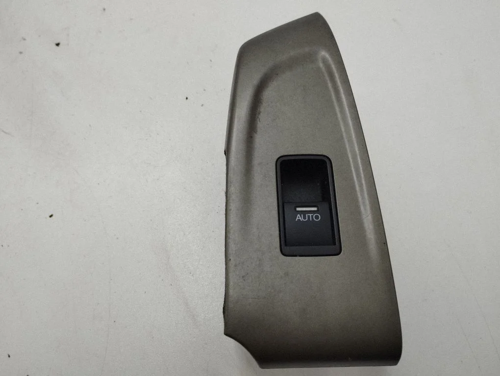 Elektrisko logu slēdzis 35770TL4E11M1