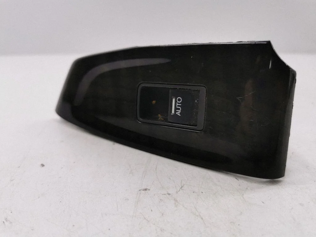 Electric window control switch 35780TL0