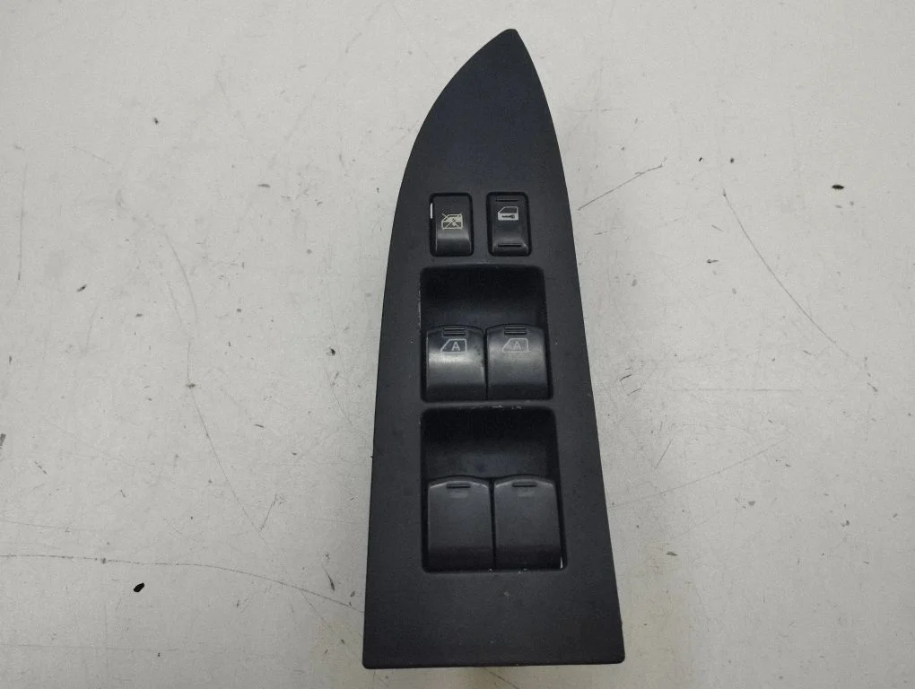Electric window control switch 80961CG000