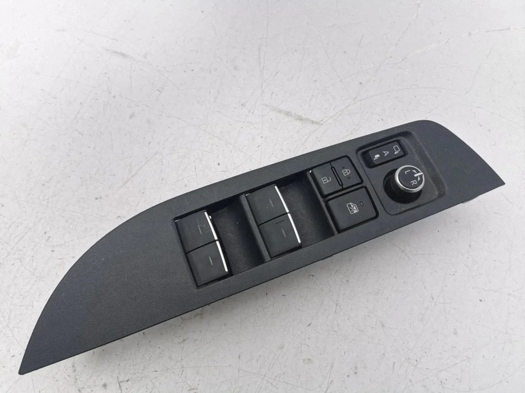 Electric window control switch 8404002270